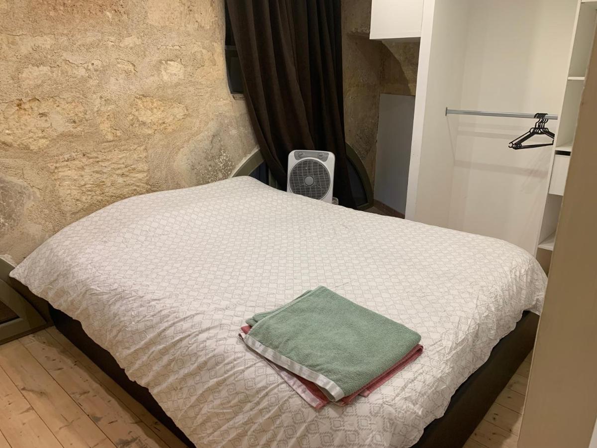 Apartment Cosy Avec Climatisation Et Patio Centre Historique De Bordeaux